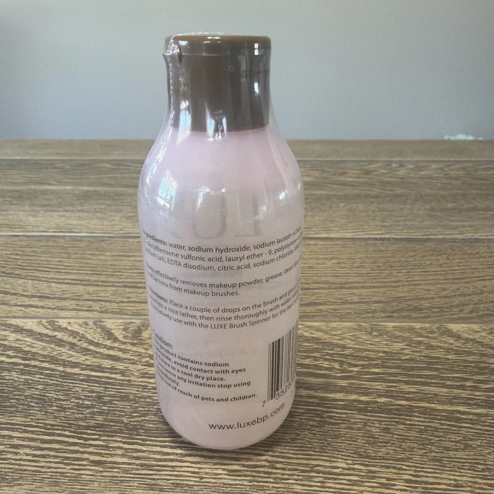 Luxe makeup brush cleaning solution 5.3 oz Sealed EXP 2028